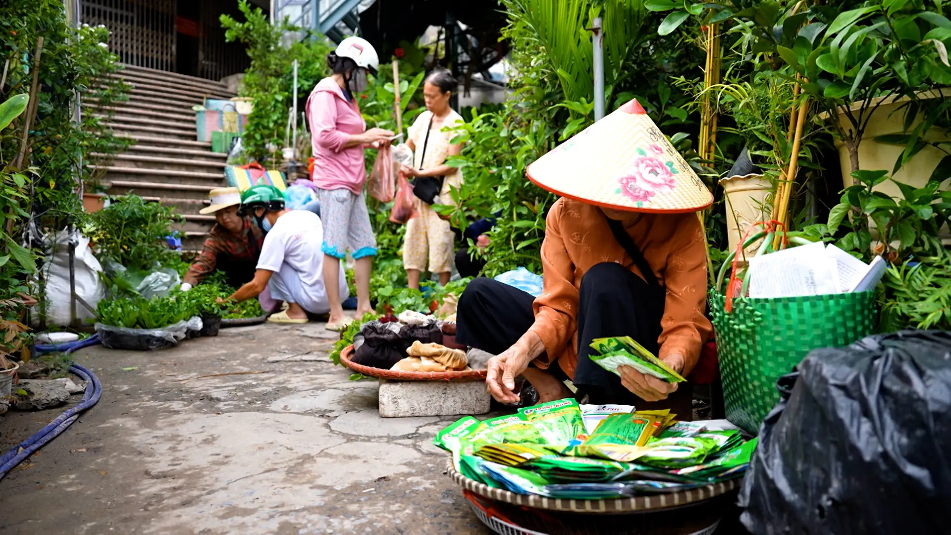 Phiên chợ Bưởi riêng có của Hà Nội | Hà Nội đến để yêu | 07/08/2025